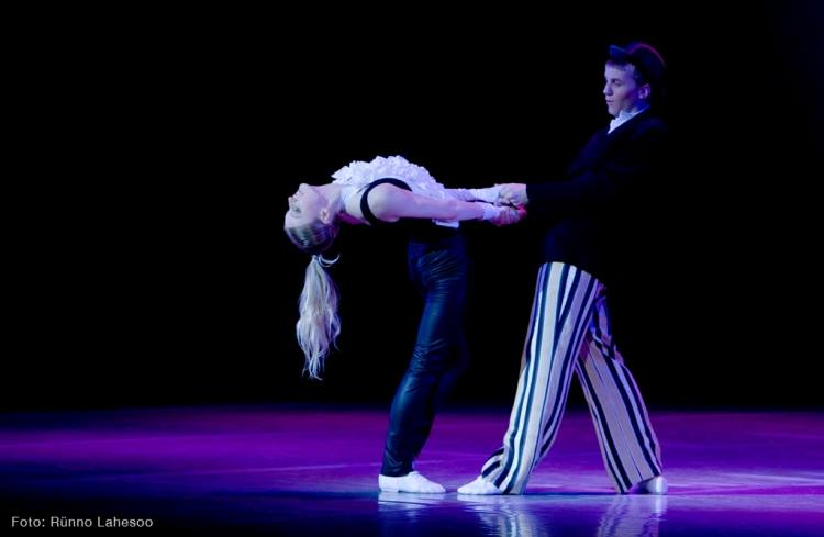 File:Foto Rünno Lahesoo, vasakpoolne tantsija, koos Ott Kreisbergiga.jpg